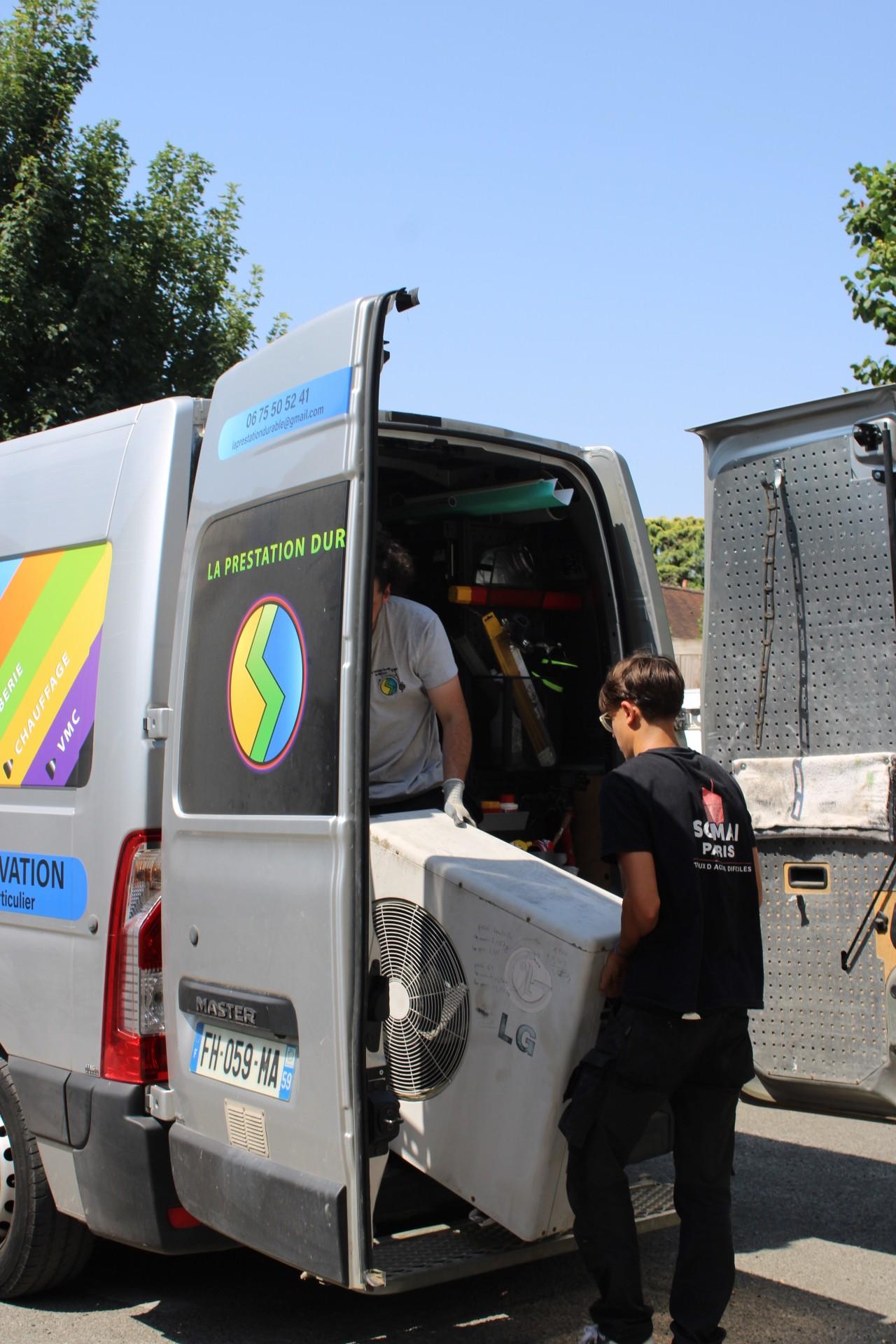 La Prestation Durable — chargement du camion avant une intervention